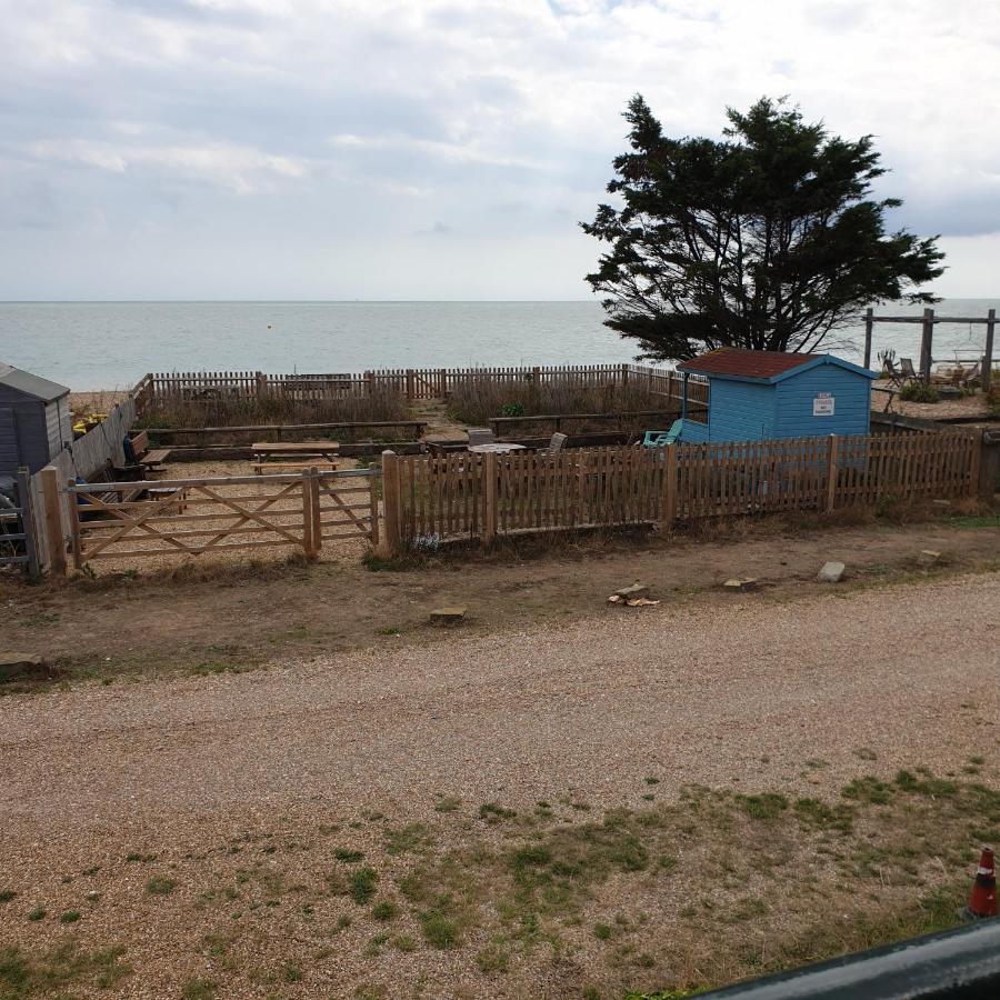 Beachfront Studio Певънси Екстериор снимка
